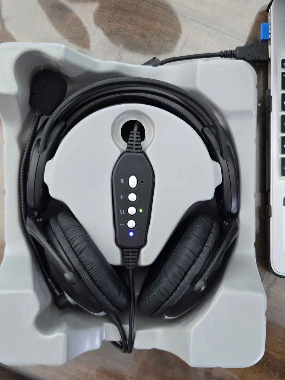 TekRepublic TH Gaming Headset Virtual 7.1 USB New Open Box Tested Complete.
